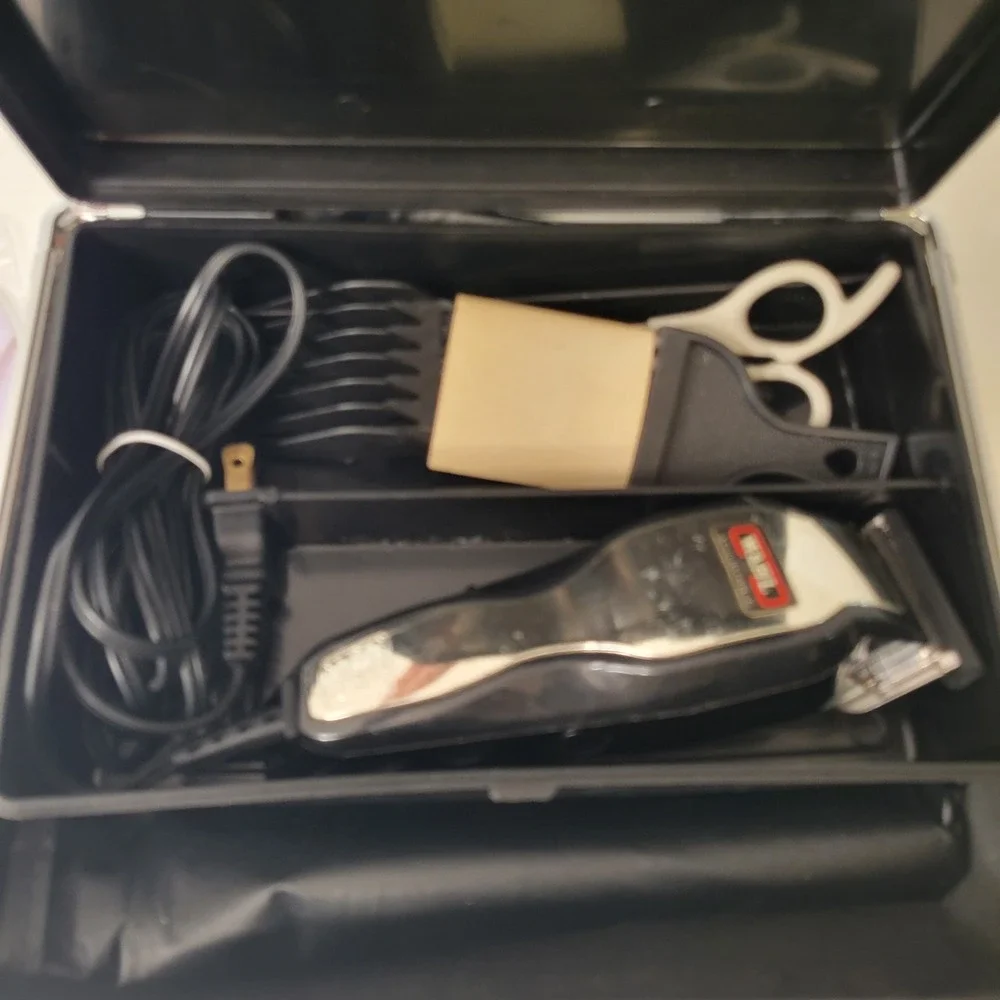 Wahl Haircutting Kit Men Silver Aluminum Hardshell Case Adjustable Clipper Set